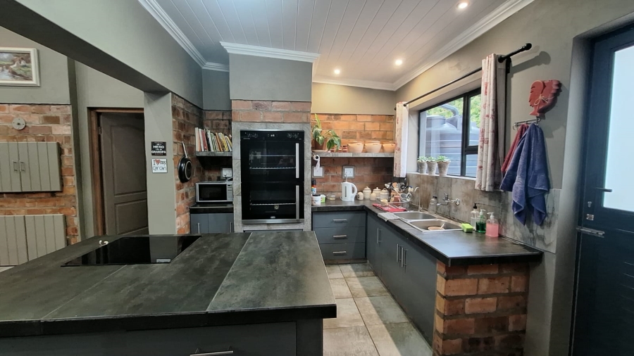 3 Bedroom Property for Sale in Stilbaai Wes Western Cape